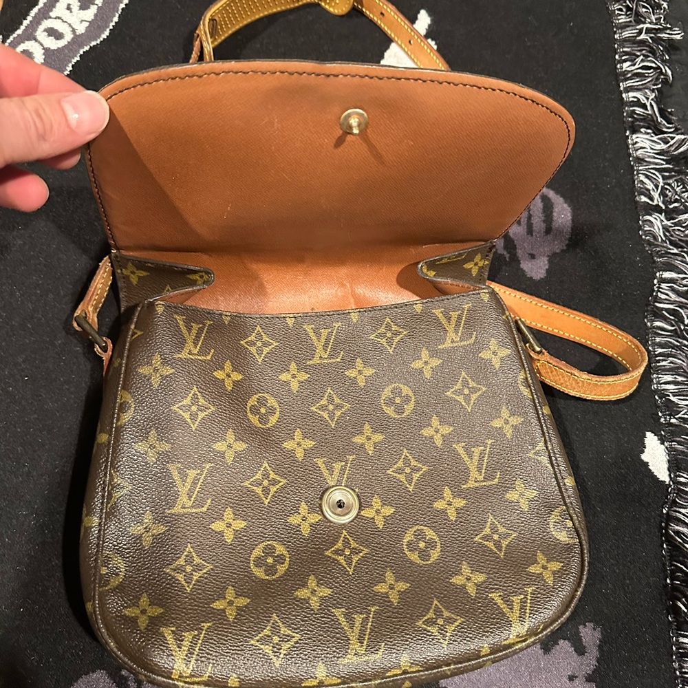 LV Monogram St Cloud
Crossbody". Used but still in Good conditions